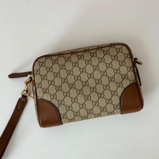Replica Gucci 821155 GG Emblem piccola borsa a tracolla Marrone Riproduzione Fedele Gucci 821155 GG Emblem piccola borsa a tracolla Marrone imitazioni