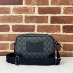 Riproduzione Fedele Gucci 821155 GG Emblem piccola borsa a tracolla Nero imitazioni