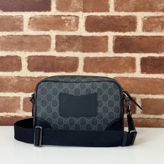 Replica Gucci 821155 GG Emblem piccola borsa a tracolla Nero Riproduzione Fedele Gucci 821155 GG Emblem piccola borsa a tracolla Nero imitazioni
