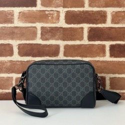 Riproduzione Fedele Gucci 821155 GG Emblem piccola borsa a tracolla Nero imitazioni