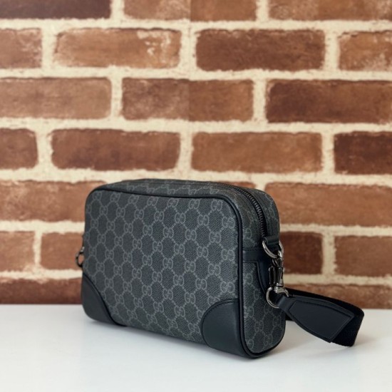 Replica Gucci 821155 GG Emblem piccola borsa a tracolla Nero Riproduzione Fedele Gucci 821155 GG Emblem piccola borsa a tracolla Nero imitazioni