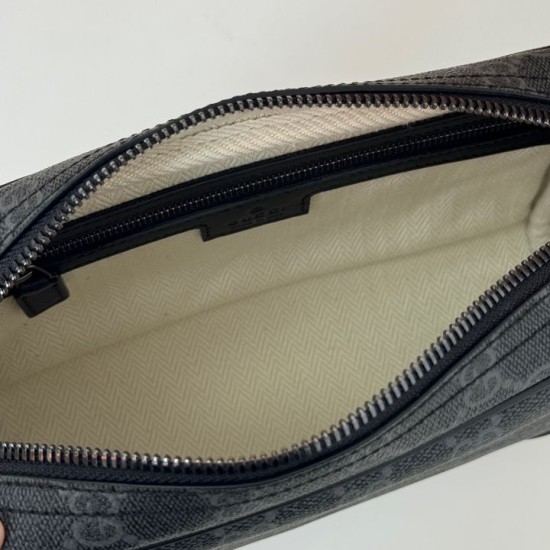 Replica Gucci 821155 GG Emblem piccola borsa a tracolla Nero Riproduzione Fedele Gucci 821155 GG Emblem piccola borsa a tracolla Nero imitazioni