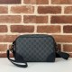 Replica Gucci 821155 GG Emblem piccola borsa a tracolla Nero Riproduzione Fedele Gucci 821155 GG Emblem piccola borsa a tracolla Nero imitazioni