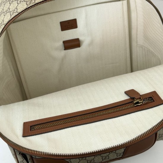 Riproduzione Fedele Gucci 821159 GG Emblem zaino medio Marrone imitazioni