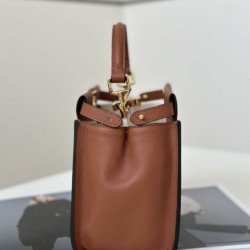 Replica Borsa Fendi Mini Iconic Peekaboo Marrone Riproduzione Fedele Borsa Fendi Mini Iconic Peekaboo Marrone imitazioni