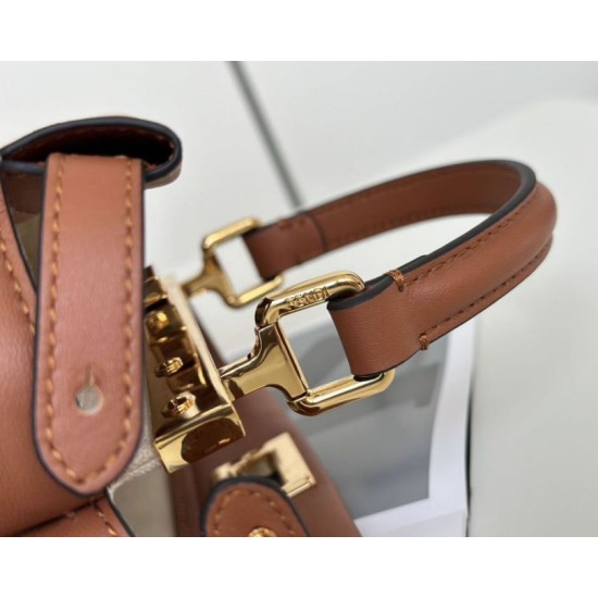 Replica Borsa Fendi Mini Iconic Peekaboo Marrone Riproduzione Fedele Borsa Fendi Mini Iconic Peekaboo Marrone imitazioni