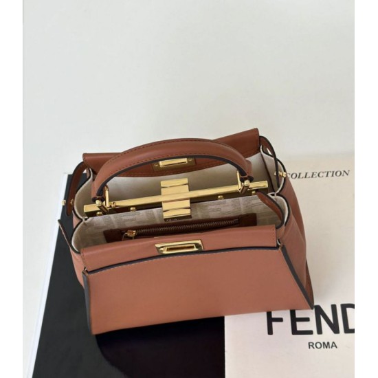Replica Borsa Fendi Mini Iconic Peekaboo Marrone Riproduzione Fedele Borsa Fendi Mini Iconic Peekaboo Marrone imitazioni