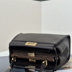 Replica Borsa Fendi Mini Iconica Peekaboo Nero Riproduzione Fedele Borsa Fendi Mini Iconica Peekaboo Nero imitazioni
