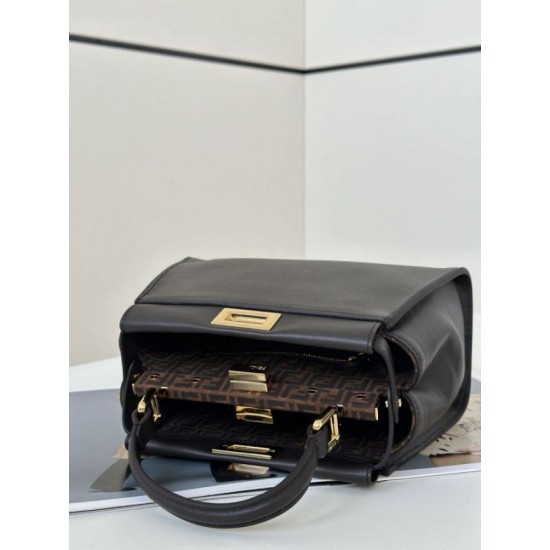 Replica Borsa Fendi Mini Iconica Peekaboo Nero Riproduzione Fedele Borsa Fendi Mini Iconica Peekaboo Nero imitazioni
