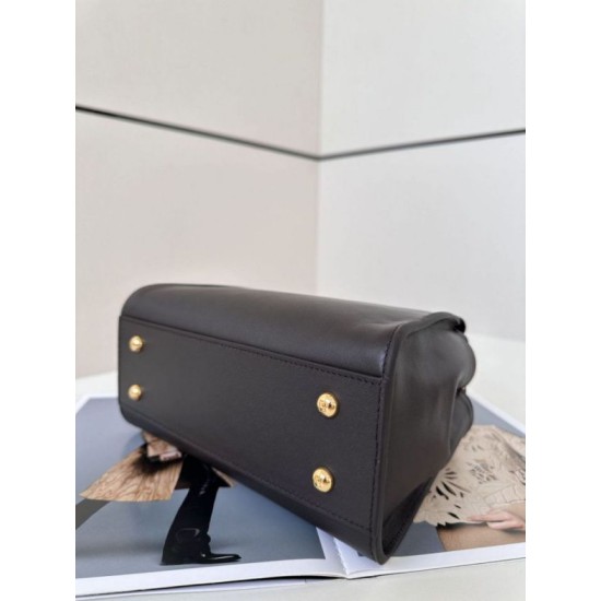 Replica Borsa Fendi Mini Iconica Peekaboo Nero Riproduzione Fedele Borsa Fendi Mini Iconica Peekaboo Nero imitazioni