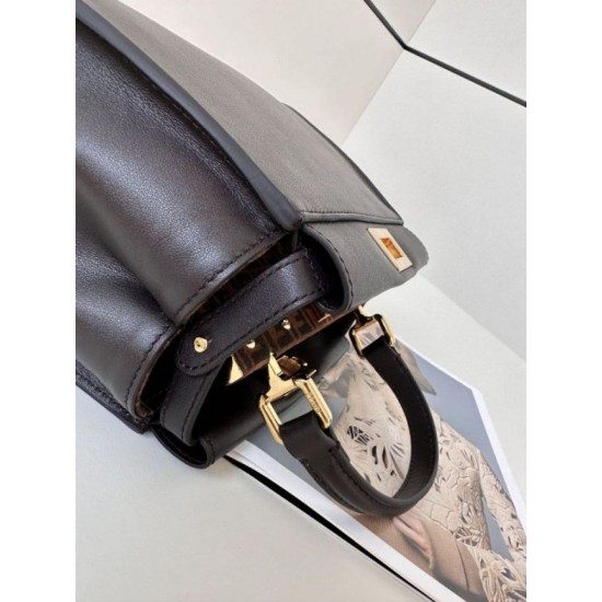 Replica Borsa Fendi Mini Iconica Peekaboo Nero Riproduzione Fedele Borsa Fendi Mini Iconica Peekaboo Nero imitazioni