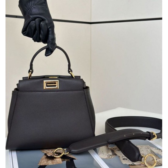 Replica Borsa Fendi Mini Iconica Peekaboo Nero Riproduzione Fedele Borsa Fendi Mini Iconica Peekaboo Nero imitazioni