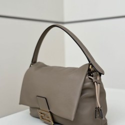Replica Borsa baguette media Fendi Mamma Nappa grigio Riproduzione Fedele Borsa baguette media Fendi Mamma Nappa grigio imitazioni