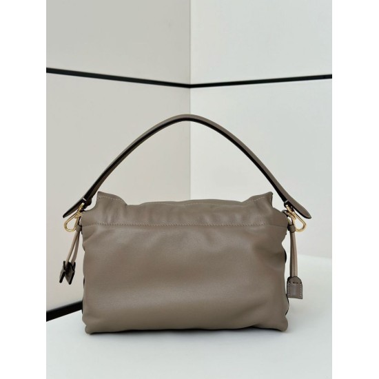 Replica Borsa baguette media Fendi Mamma Nappa grigio Riproduzione Fedele Borsa baguette media Fendi Mamma Nappa grigio imitazioni
