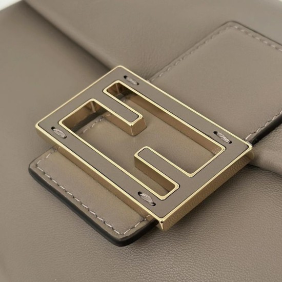 Replica Borsa baguette media Fendi Mamma Nappa grigio Riproduzione Fedele Borsa baguette media Fendi Mamma Nappa grigio imitazioni