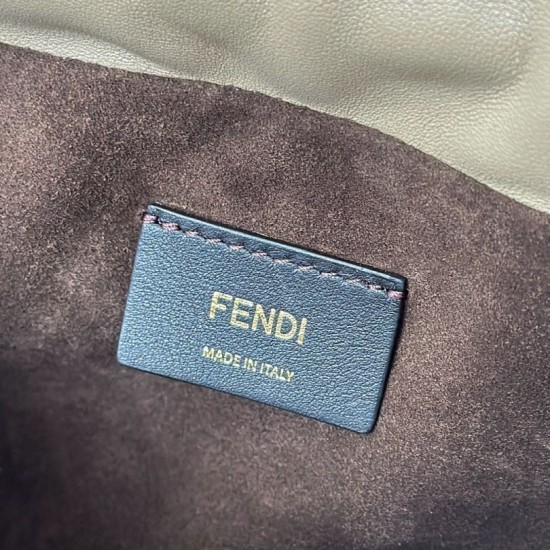 Replica Borsa baguette media Fendi Mamma Nappa grigio Riproduzione Fedele Borsa baguette media Fendi Mamma Nappa grigio imitazioni
