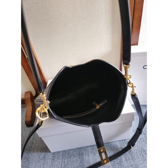 Replica Borsa morbida Celine piccola/media Camille 16 nera Riproduzione Fedele Borsa morbida Celine piccola/media Camille 16 nera imitazioni