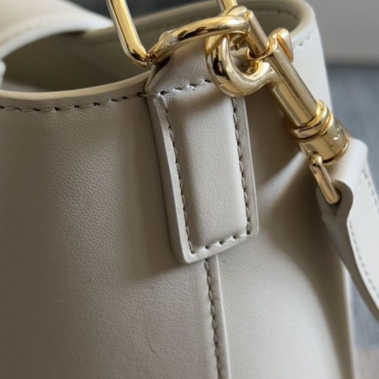 Replica Borsa a secchiello piccola/media Celine Louise Bianco Pelle di vitello liscia Riproduzione Fedele Borsa a secchiello piccola/media Celine Louise Bianco Pelle di vitello liscia imitazioni