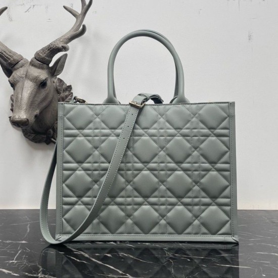 Replica Dior Book Tote Bag Media con Tracolla Macrocannage Grigio Riproduzione Fedele Dior Book Tote Bag Media con Tracolla Macrocannage Grigio imitazioni