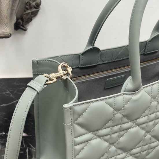 Replica Dior Book Tote Bag Media con Tracolla Macrocannage Grigio Riproduzione Fedele Dior Book Tote Bag Media con Tracolla Macrocannage Grigio imitazioni