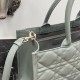 Replica Dior Book Tote Bag Media con Tracolla Macrocannage Grigio Riproduzione Fedele Dior Book Tote Bag Media con Tracolla Macrocannage Grigio imitazioni