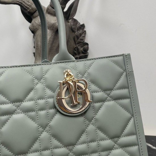 Replica Dior Book Tote Bag Media con Tracolla Macrocannage Grigio Riproduzione Fedele Dior Book Tote Bag Media con Tracolla Macrocannage Grigio imitazioni