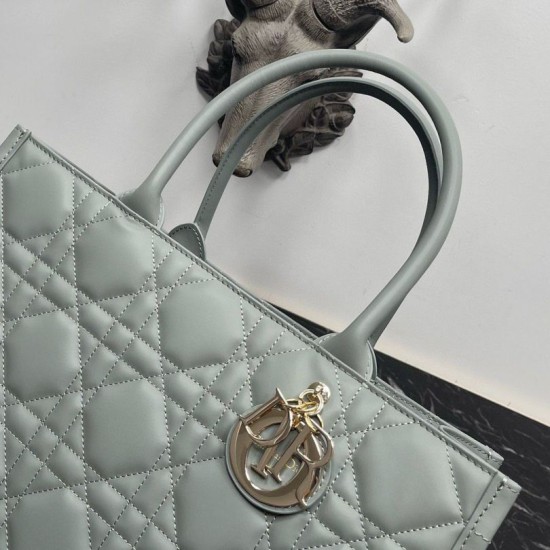 Replica Dior Book Tote Bag Media con Tracolla Macrocannage Grigio Riproduzione Fedele Dior Book Tote Bag Media con Tracolla Macrocannage Grigio imitazioni