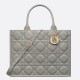 Replica Dior Book Tote Bag Media con Tracolla Macrocannage Grigio Riproduzione Fedele Dior Book Tote Bag Media con Tracolla Macrocannage Grigio imitazioni