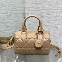 Riproduzione Fedele Borsa Dior Groove 20 Macrocannage Marrone imitazioni