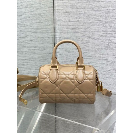 Replica Borsa Dior Groove 20 Macrocannage Marrone Riproduzione Fedele Borsa Dior Groove 20 Macrocannage Marrone imitazioni