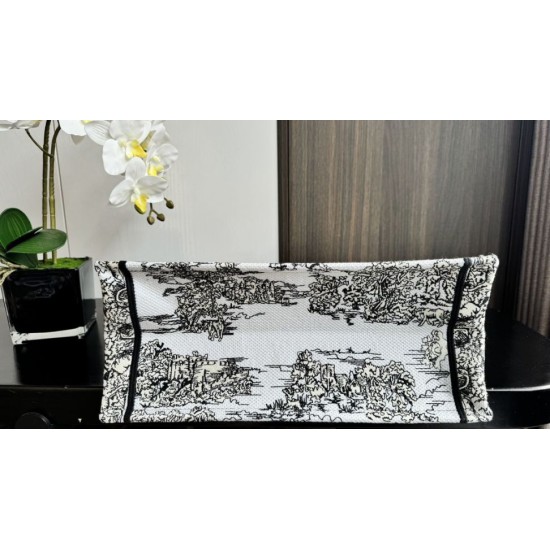 Replica Dior Medium Dior Book Tote Bag Ricamo Toile de Jouy Motivo Scozia Bianco/Nero Riproduzione Fedele Dior Medium Dior Book Tote Bag Ricamo Toile de Jouy Motivo Scozia Bianco/Nero imitazioni
