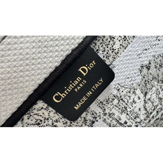 Replica Dior Medium Dior Book Tote Bag Ricamo Toile de Jouy Motivo Scozia Bianco/Nero Riproduzione Fedele Dior Medium Dior Book Tote Bag Ricamo Toile de Jouy Motivo Scozia Bianco/Nero imitazioni