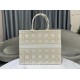Replica Dior Medium/Large Book Tote Bag Ricamo rattan oversize Bianco/Oro Riproduzione Fedele Dior Medium/Large Book Tote Bag Ricamo rattan oversize Bianco/Oro imitazioni