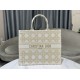 Replica Dior Medium/Large Book Tote Bag Ricamo rattan oversize Bianco/Oro Riproduzione Fedele Dior Medium/Large Book Tote Bag Ricamo rattan oversize Bianco/Oro imitazioni