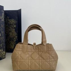 Riproduzione Fedele Borsa Dior Toujours Dior piccola/media Macrocannage Tan imitazioni