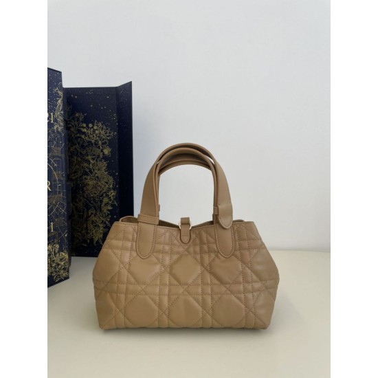 Replica Borsa Dior Toujours Dior piccola/media Macrocannage Tan Riproduzione Fedele Borsa Dior Toujours Dior piccola/media Macrocannage Tan imitazioni