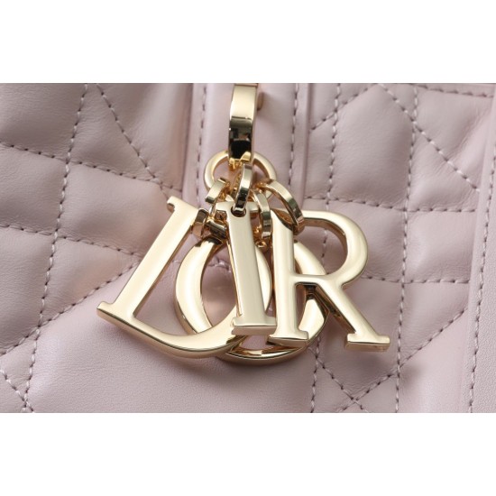 Replica Borsa Dior Toujours Dior Piccola/Media Macrocannage Rosa Riproduzione Fedele Borsa Dior Toujours Dior Piccola/Media Macrocannage Rosa imitazioni