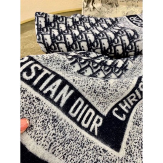 Replica falso Dior Oblique Coperta Lana e Angora Blu Navy Riproduzione Fedele falso Dior Oblique Coperta Lana e Angora Blu Navy imitazioni