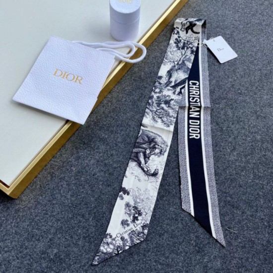 Replica Dior Toile de Jouy Sauvage Mitzah Sciarpa Twill di Seta Blu Riproduzione Fedele Dior Toile de Jouy Sauvage Mitzah Sciarpa Twill di Seta Blu imitazioni