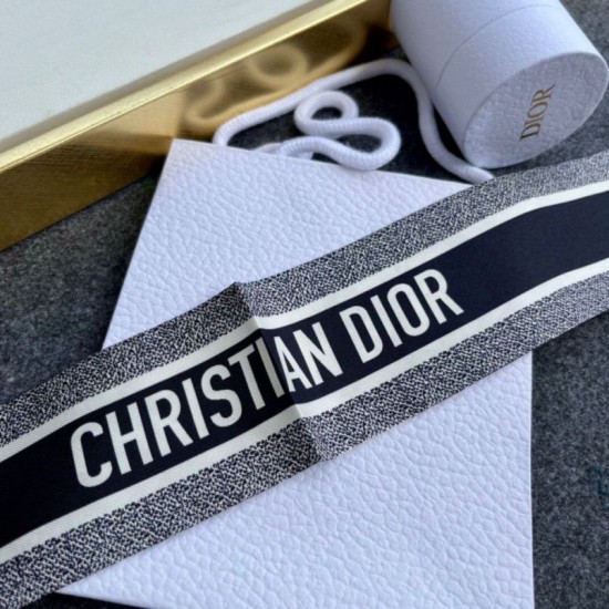 Replica Dior Toile de Jouy Sauvage Mitzah Sciarpa Twill di Seta Blu Riproduzione Fedele Dior Toile de Jouy Sauvage Mitzah Sciarpa Twill di Seta Blu imitazioni