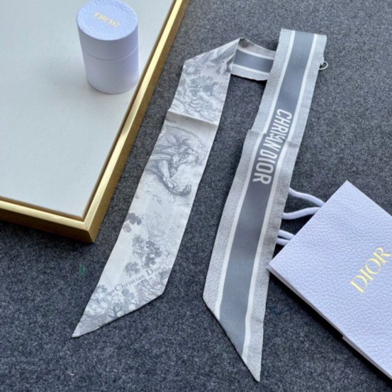 Replica Dior Toile de Jouy Sauvage Mitzah Sciarpa Twill di Seta Grigio Riproduzione Fedele Dior Toile de Jouy Sauvage Mitzah Sciarpa Twill di Seta Grigio imitazioni