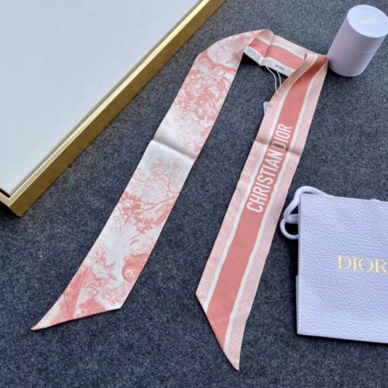 Replica Dior Toile de Jouy Sauvage Mitzah Sciarpa Twill di Seta Rosa Riproduzione Fedele Dior Toile de Jouy Sauvage Mitzah Sciarpa Twill di Seta Rosa imitazioni