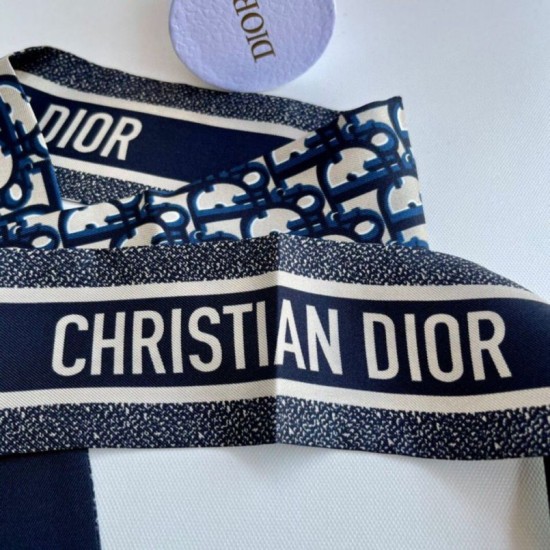 Replica Dior Oblique Mitzah Sciarpa Twill di Seta Blu Riproduzione Fedele Dior Oblique Mitzah Sciarpa Twill di Seta Blu imitazioni