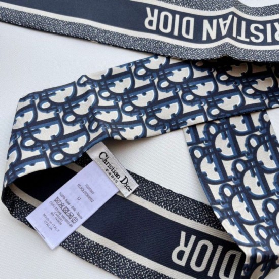 Replica Dior Oblique Mitzah Sciarpa Twill di Seta Blu Riproduzione Fedele Dior Oblique Mitzah Sciarpa Twill di Seta Blu imitazioni
