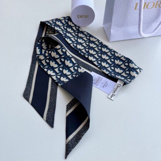 Replica Dior Oblique Mitzah Sciarpa Twill di Seta Blu Riproduzione Fedele Dior Oblique Mitzah Sciarpa Twill di Seta Blu imitazioni