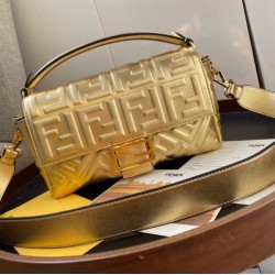 Replica Borsa media Baguette Fendi con motivo FF Oro Riproduzione Fedele Borsa media Baguette Fendi con motivo FF Oro imitazioni