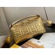 Replica Borsa media Baguette Fendi con motivo FF Oro Riproduzione Fedele Borsa media Baguette Fendi con motivo FF Oro imitazioni