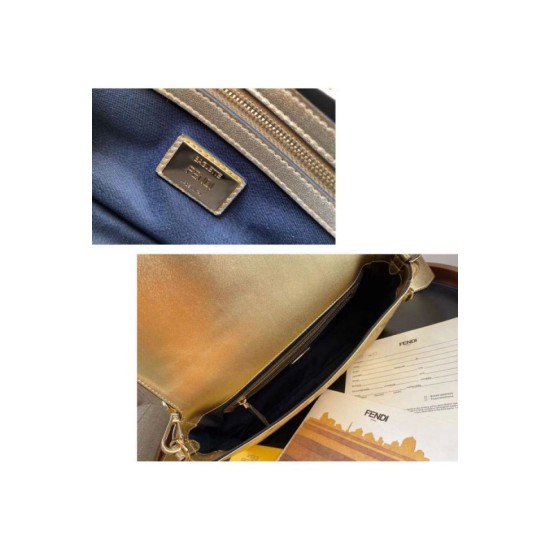 Replica Borsa media Baguette Fendi con motivo FF Oro Riproduzione Fedele Borsa media Baguette Fendi con motivo FF Oro imitazioni