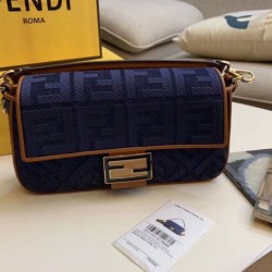 Replica Borsa 1:1 media Fendi Baguette blu denim Riproduzione Fedele Borsa Replica media Fendi Baguette blu denim imitazioni