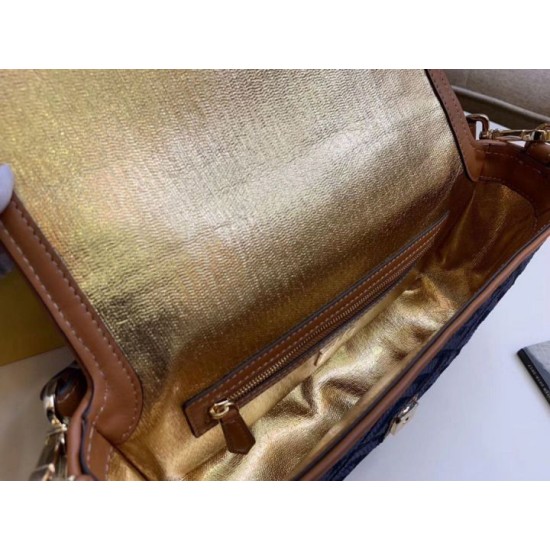 Replica Borsa 1:1 media Fendi Baguette blu denim Riproduzione Fedele Borsa Replica media Fendi Baguette blu denim imitazioni